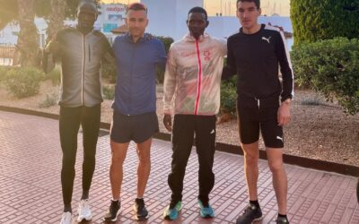 La élite del Santa Eulària Ibiza Marathon 2024 ya corre en la isla mágica
